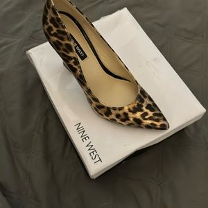 Women's NWT Nine West leopard / black / brown size 8.5 / 8 (runs small)